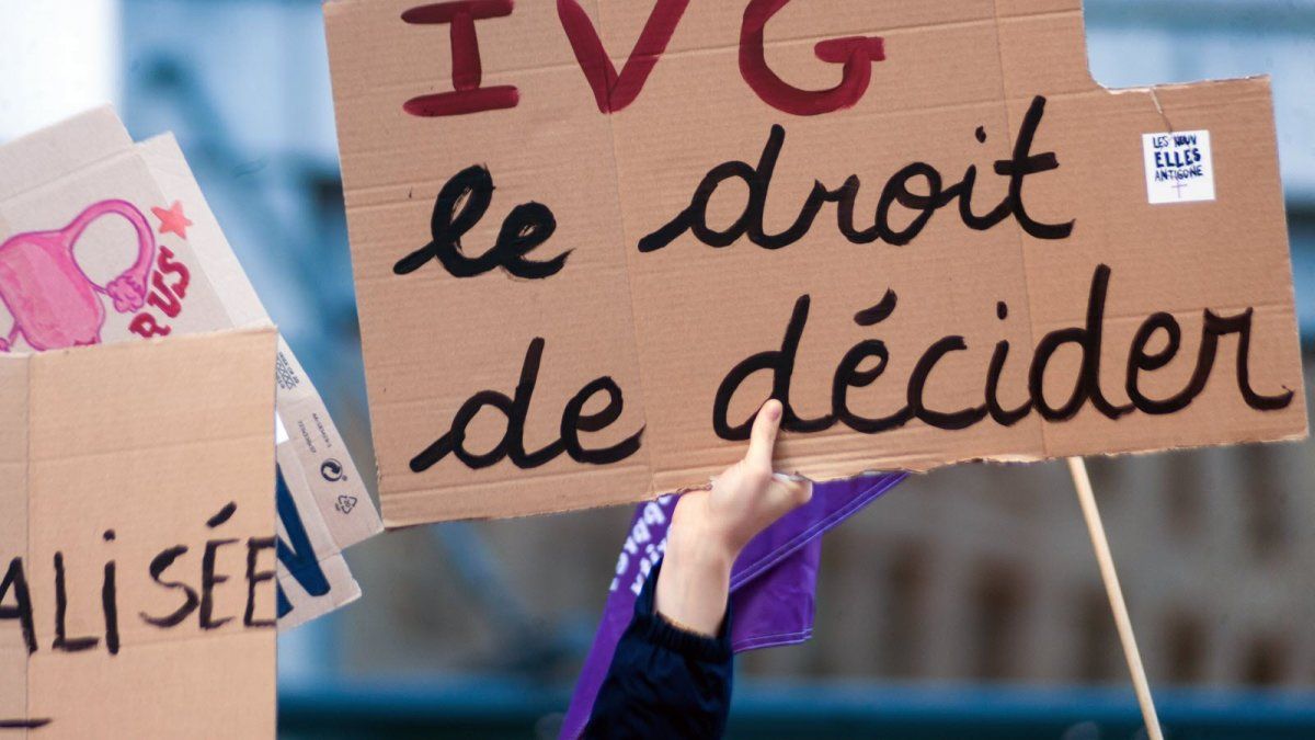 La France étend le droit à l’avortement à 14 semaines de grossesse