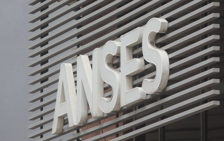 cuando cobro anses: a quienes depositan hoy jubilaciones, aue y desempleo