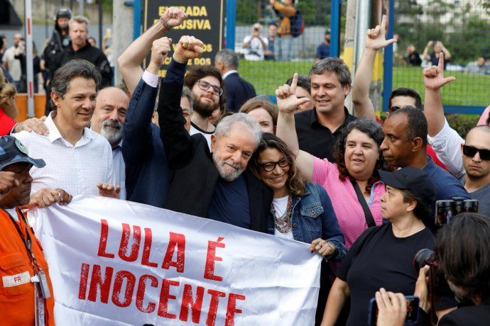Lula, a la salida del penal de Curitiba. Lula, a la salida del penal de Curitiba.
