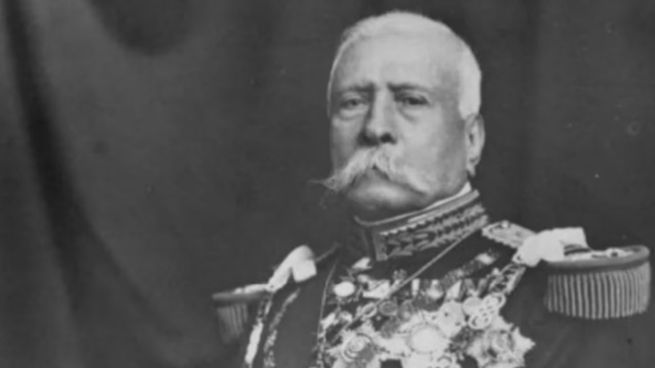 Luego de más de tres décadas como gobernante de México, renuncia en 1911 el general Porfirio Díaz.