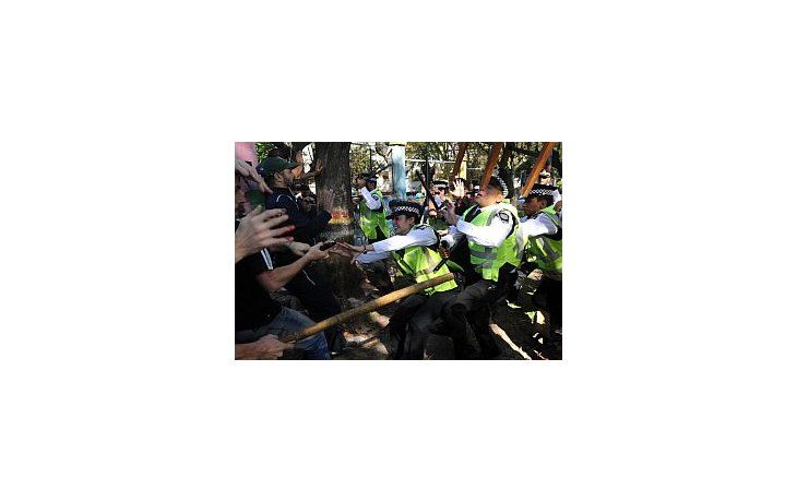 Por el violento desalojo con represión en el Hospital Borda resultaron heridss 50 personas y ocho detenidos.