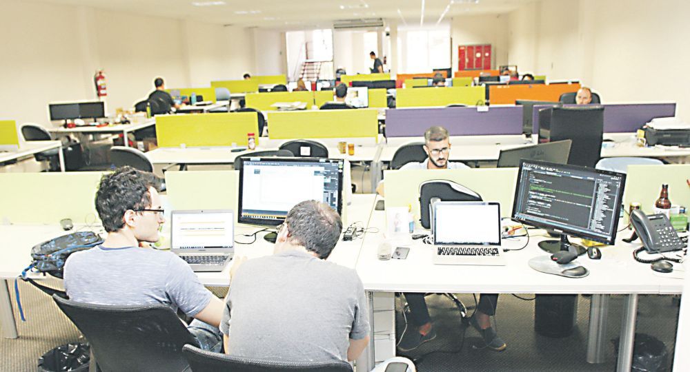 De todo un poco. Abundan los programadores, pero también hay gente de diseño, hardware, videogames y otros rubros.