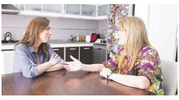 Damas del oeste del conurbano. María Eugenia Vidal, la primera gobernadora bonaerense de la historia, visitó a Margarita Stolbizer en su casa de Castelar. Se reunieron solas. Mauricio Macri celebra la foto.