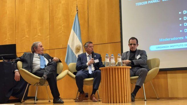El problema es la desigualdad enorme que hay y el Estado interviene, pero no me parece tan sencillo eliminar esa desigualdad enorme en todos los países, confirmó Bueno. 
