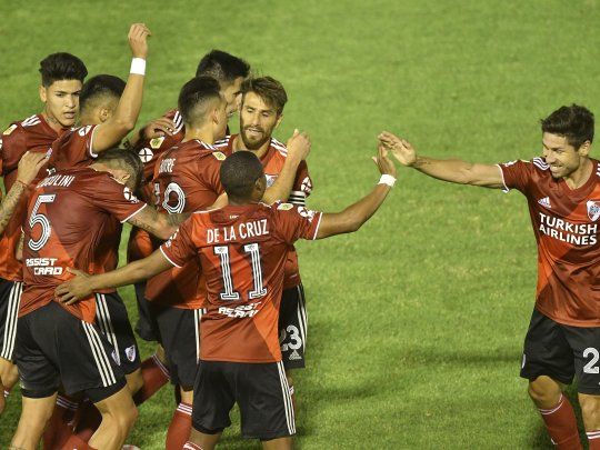 River Sigue De Copas Le Gano De Visitante A Huracan