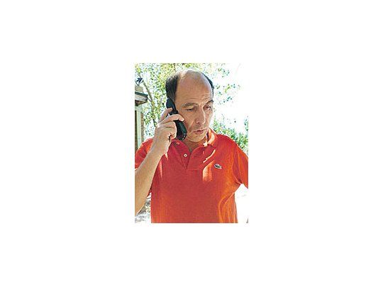 Teléfonopara JulioComparada.RicardoBochini lo«atendió»alpresidentedeIndependientecondeclaracionespicantesy dijo,entreotrascosas:«Nuncahizo nadapor elclub, ni lohará».