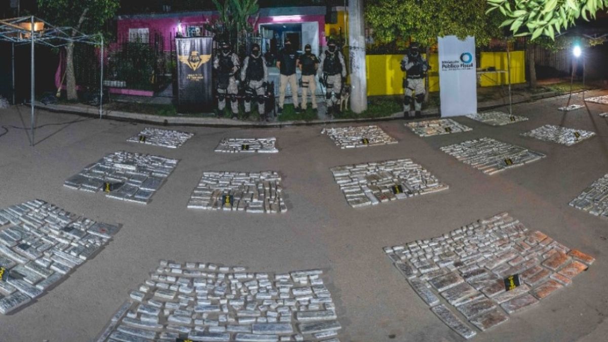Drug trafficking and decadence: the social bomb we make