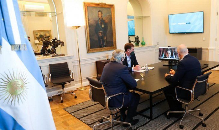 El presidente Alberto Fernández, junto al jefe y el vicejefe de Gobierno porteño, Horacio Rodríguez Larreta y Diego Santilli, compartieron una videoconferencia desde Casa Rosada con el gobernador de la provincia de Buenos Aires, Axel Kicillof, para analizar la situación epidemiológica por el Covid-19.