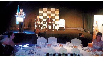 Macri y Vargas Llosa escucharon a Gerardo Bongiovani, de la Fundación Libertad. En la mesa esperaba la primera dama, Juliana Awada.