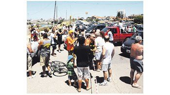 El bloqueo de los guardavidas en la entrada de los balnearios generó incidentes con turistas.