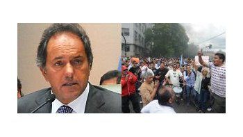 Daniel Scioli no logra acordar con los policías.
