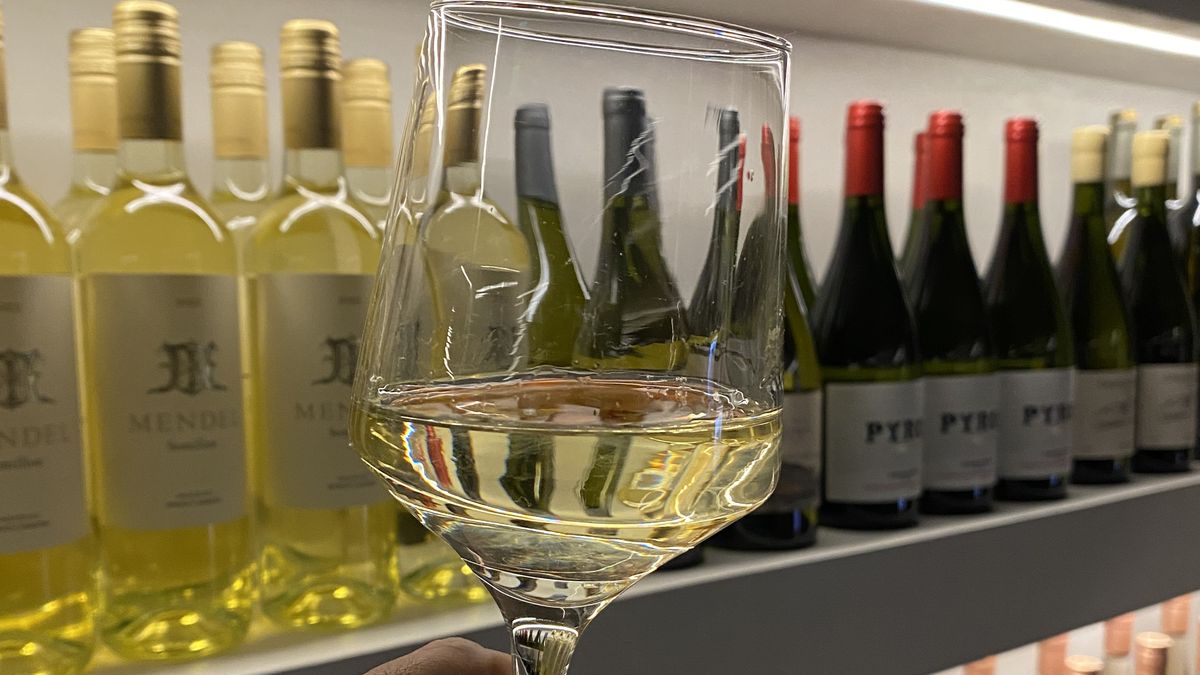 The wine industry suffers the change in consumer habits and cannabis grows as a competition