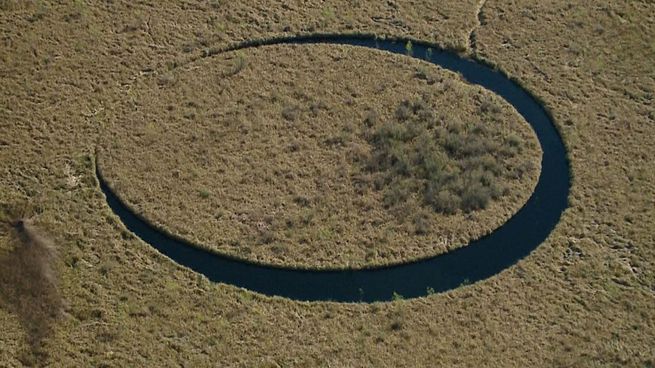 La isla flotante El Ojo se encuentra entre Zárate y Campana.