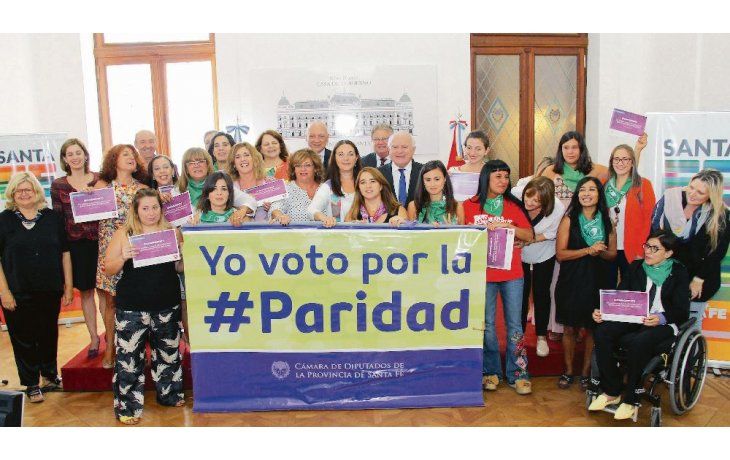 Reforma. El gobernador de Santa Fe, entre mujeres, volvió a reclamar una modificación de la Constitución provincial que integre la agenda de género y que “evite el lenguaje sexista”. No hizo mención a la reelección.