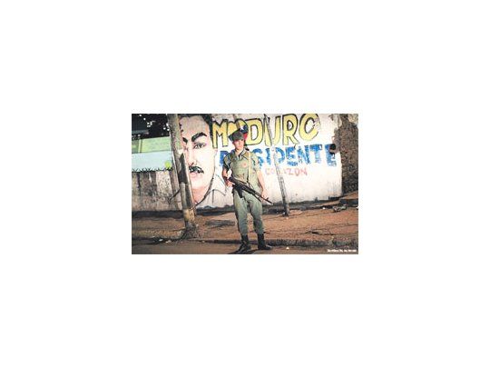El Petare, ubicado en el Gran Caracas, es considerado el mayor conglomerado de villas de emergencia de Sudamérica. La apuesta del chavismo a controlar con militares la rampante criminalidad busca atender una vieja demanda de sus bases.