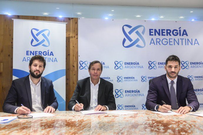 Firma de contrato con Techint para la compra de los caños para el gasoducto Néstor Kirchner.