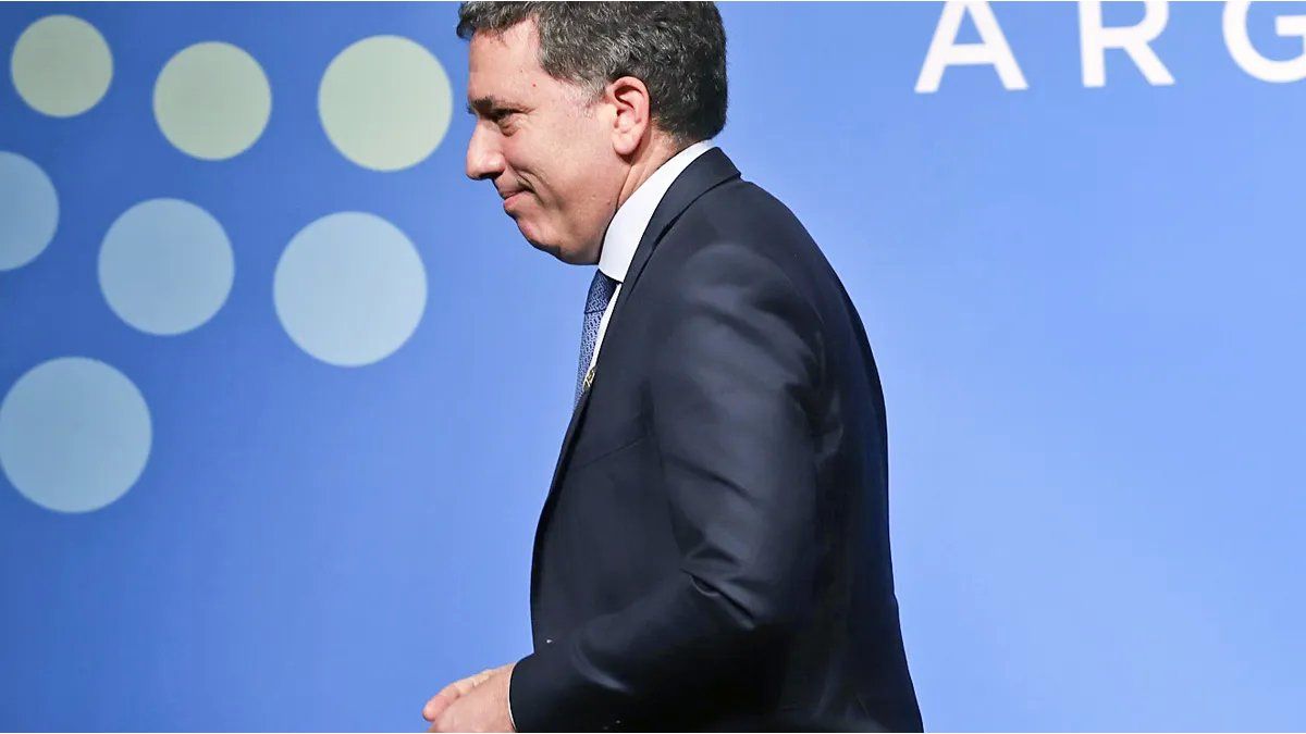 Dujovne proposed investing the China swap in bonds and generated a wave of criticism on Twitter