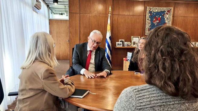 El canciller Mario Lubetkin se reunió con los familiares de los uruguayos que viajaban en la flotilla.&nbsp;