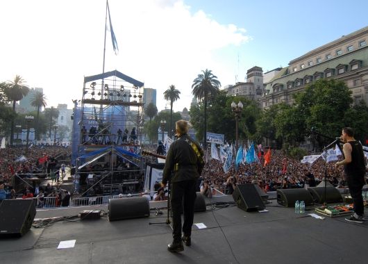 León Gieco ante la multitud