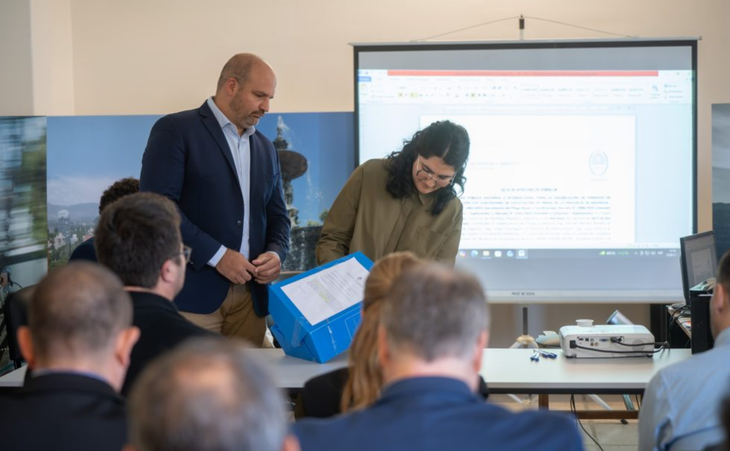 Con este nuevo avance, Mendoza consolida un modelo energético basado en previsibilidad, apertura a la inversión y gestión activa. Con este nuevo avance, Mendoza consolida un modelo energético basado en previsibilidad, apertura a la inversión y gestión activa.