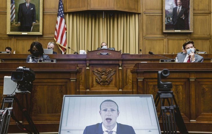 audiencia.&nbsp; El CEO de Facebook, Mark Zuckerberg, respondió a las preguntas de los representantes a través de una videoconferencia.&nbsp;