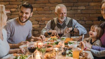 Debemos dialogar y evitar retos, ya que si esto ocurre la mesa se transformara para los chicos en algo tedioso, no solo para escuchar a sus padres.