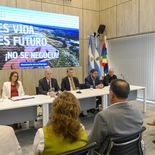 La Pampa presentó un amparo ambiental colectivo contra la modificación de la Ley de Glaciares bajo la consigna Es Vida. Es futuro. ¡No se negocia! La Pampa presentó un amparo ambiental colectivo contra la modificación de la Ley de Glaciares bajo la consigna Es Vida. Es futuro. ¡No se negocia!