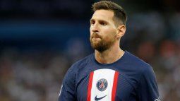 messi complies with the sanction and did not show up for psg practice