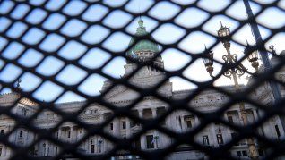 Hay que sustituir la vieja dicotomía entre proteccionismo o apertura por una discusión sobre la secuencia e integralidad correcta de las reformas que permitan una integración al mundo eficiente y sostenible. Hay que sustituir la vieja dicotomía entre proteccionismo o apertura por una discusión sobre la secuencia e integralidad correcta de las reformas que permitan una integración al mundo eficiente y sostenible.