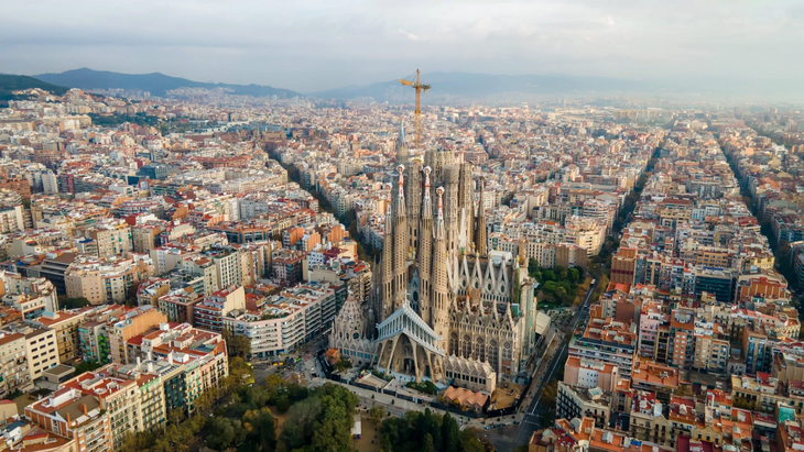 The city of Barcelona attracts technology, tourism and design professionals. The city of Barcelona attracts technology, tourism and design professionals.