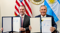 Jamieson Greer, representante comercial de Estados Unidos, y Pablo Quirno, canciller, el día en que se anunció la firma del acuerdo.