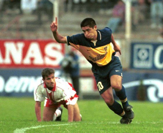 El ídolo de Boca y su primer tanto con la camiseta azul y oro.