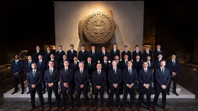 La foto oficial de la Selección Mexicana, con los 26 convocados, cuerpo técnico y dirigentes de la FMF.