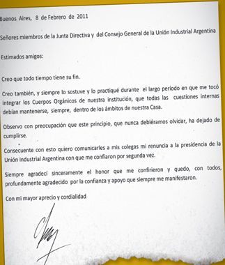 Facsímil de la carta de renuncia que presentó ayer Héctor Méndez, titular de la UIA.