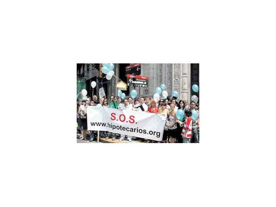 Deudores hipotecarios se manifestaron ayer ante el Banco Central.