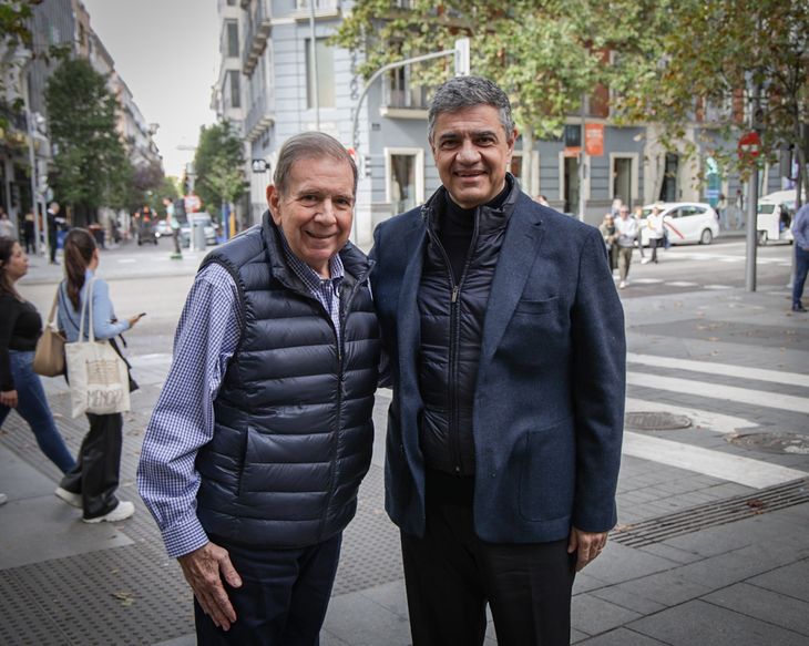 Jorge Macri junto a Edmundo González Urrutia, a quien le transmitió 