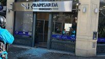 Roto. La inmobiliaria del presidente de Vélez sufrió el ataque de un hincha enojado por el presente del club de Liniers.