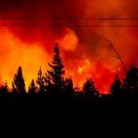 Los incendios en Chubut afectan áreas de Buenos Aires con humo denso, reduciendo la visibilidad y elevando los riesgos respiratorios. Los incendios en Chubut afectan áreas de Buenos Aires con humo denso, reduciendo la visibilidad y elevando los riesgos respiratorios.