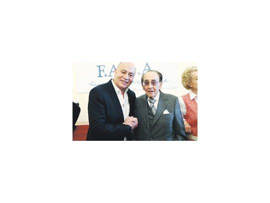 Carlos Fayt, ayer al mediodía en el homenaje que le organizaron los abogados de la FACA, en compañía del gremialista Gerónimo “Momo” Venegas.