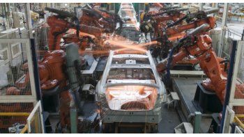 El sector automotriz continúa mostrando un desempeño negativo.