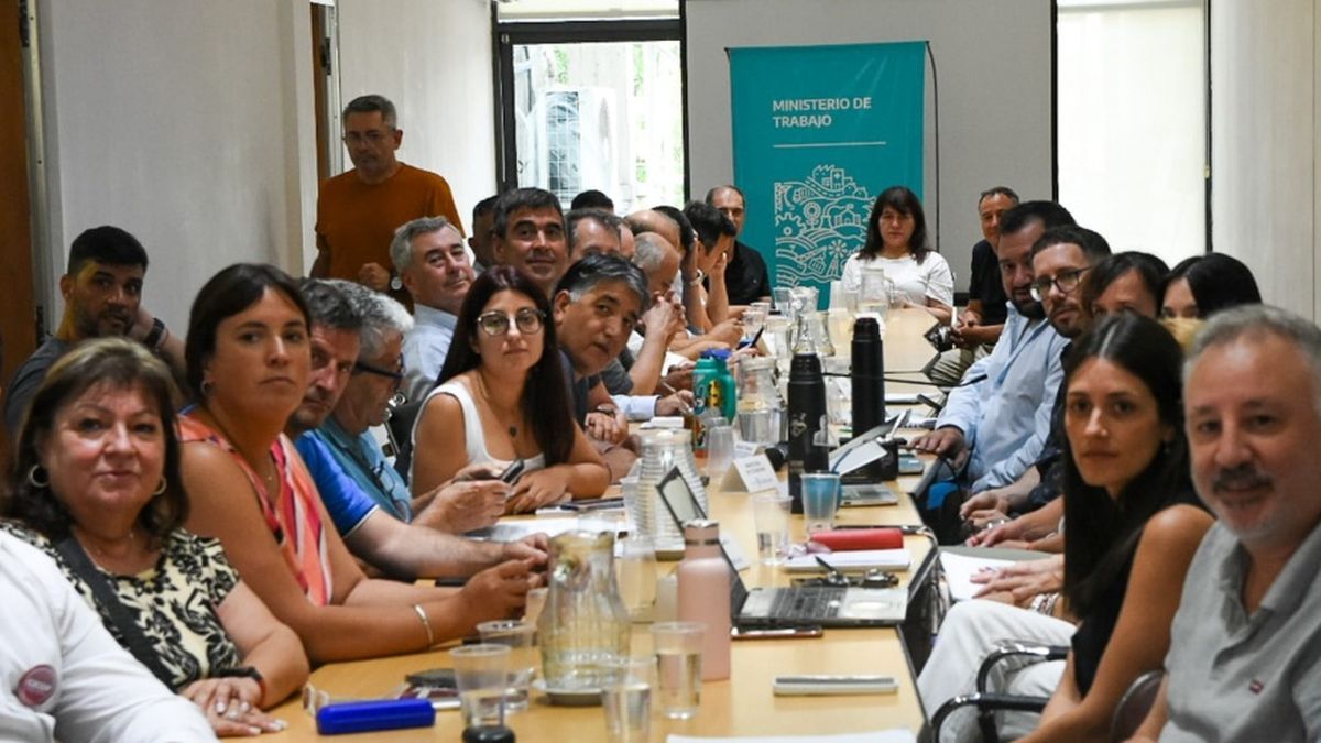 Paritarias: el Gobierno bonaerense convocó a los estatales a discutir salarios este jueves