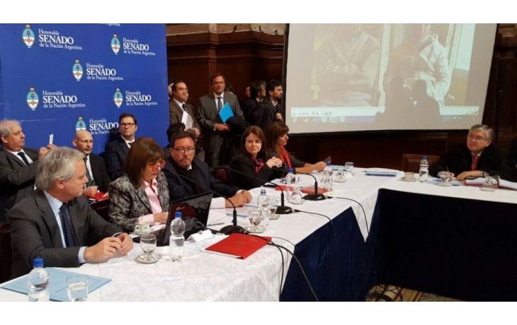 Tanto desde el interbloque de Cambiemos como desde el FpV se resolvió invitar durante la primera jornada a funcionarios del Poder Ejecutivo, entre los que se cuentan a los ministros de Justicia y Derechos Humanos, Germán Garavano; y de Seguridad, Patricia Bullrich.