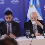 Federico Sturzenegger junto al secretario Alejandro Cacace y al senador Agustín Coto. Federico Sturzenegger junto al secretario Alejandro Cacace y al senador Agustín Coto.