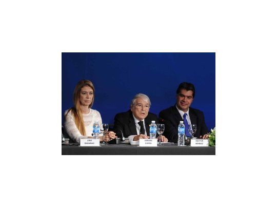 Débora Giorgi, Héctor Méndez y Jorge Capitanich en la Cumbre de la UIA.