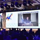 Javier Milei habló por videoconferencia desde París ante los empresarios reunidos en Mar del Plata.