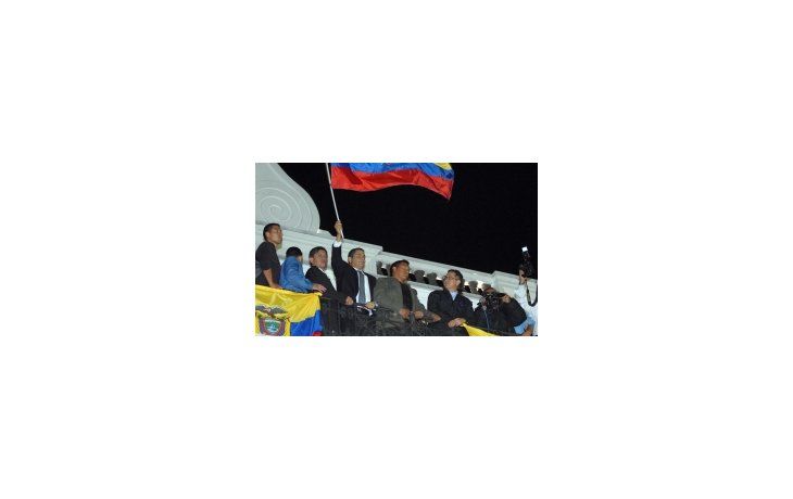 Rafael Correa a minutos de su rescate.
