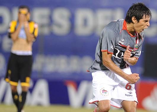 Pablo Barrientos igualó a los cinco minutos del complemento y lo festejó con todo.