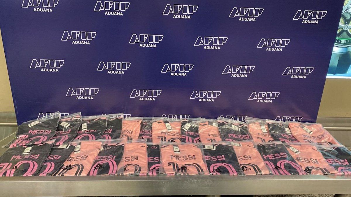Furor over Messi’s debut: Customs warned “barrage” of irregular income of shirts
