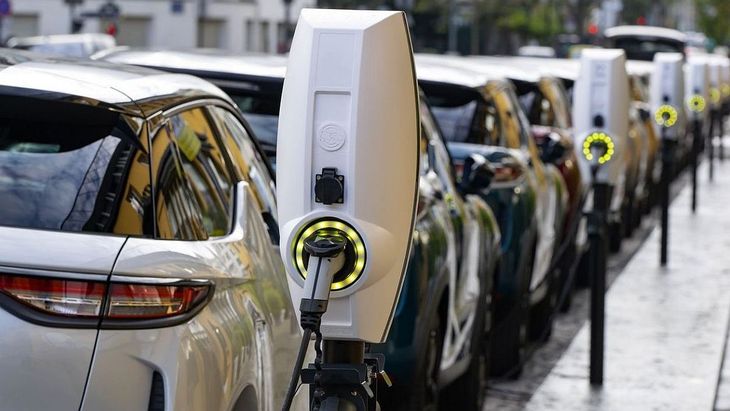 Los autos eléctricos buscan cuidar el medio ambiente. Los autos eléctricos buscan cuidar el medio ambiente.