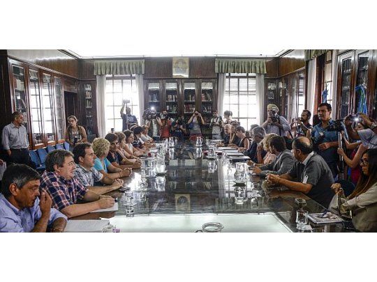 Reunión entre gremios docentes y funcionarios del gobierno de la Provincia